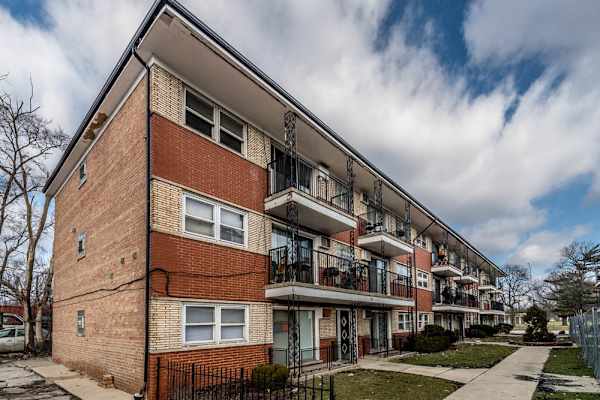 1121 W 127th St property